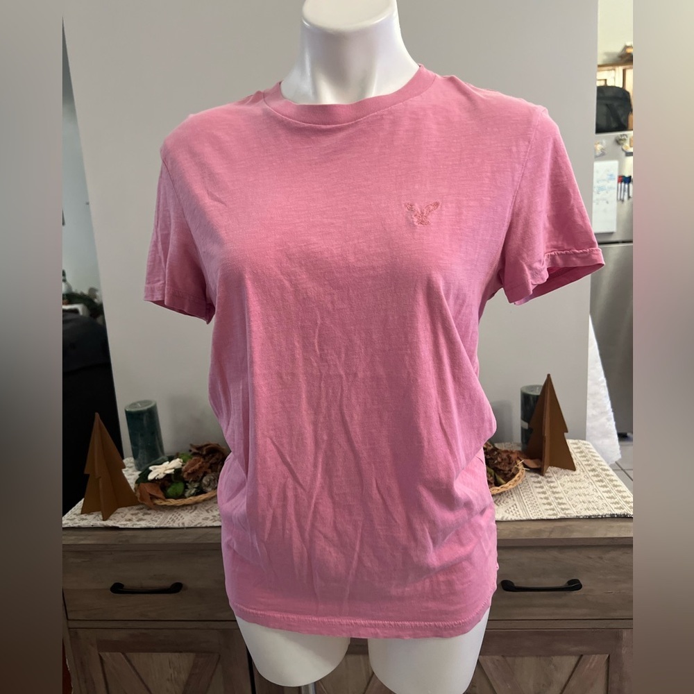 American Eagle athletic fit men’s pink tshirt